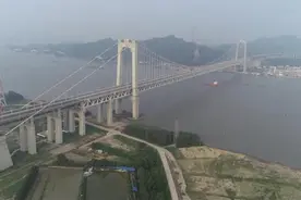 全国首座千米级公铁两用悬索桥五峰山长江大桥建成通车图片