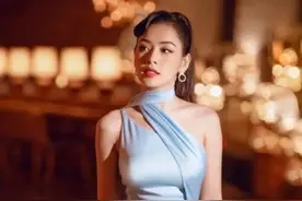 越南“国宝”级女神 颜值巅峰顶级代言 搭配丝带裙显S曲线图片