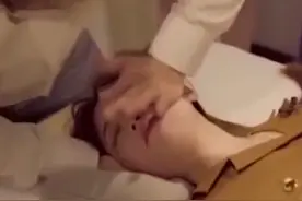 39岁金莎去脸部正骨，惨叫连连眼中含泪，网友：这证明真没整容图片