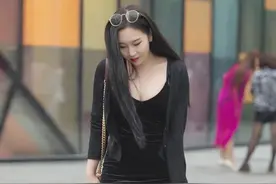 黑色丝绒长裙，美得可爱图片