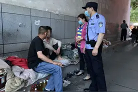 社区网格巡查再立新功，新疆大姐在慈溪找回失散6年的弟弟图片