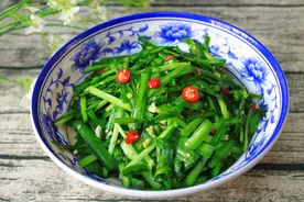 韭菜不包饺子了，这种做法很多人不知道，一把能吃一个月，真香图片