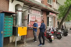 「天津美食」藏在居民楼里的独面筋盖饭，11元一份，价廉味美图片