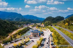 曾经的湖南贫困村，凭借3000棵银杏树火了，每年接待40万游客图片