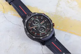 64G+双摄+全网通，是手机还是智能手表：Jeep黑骑士评测图片