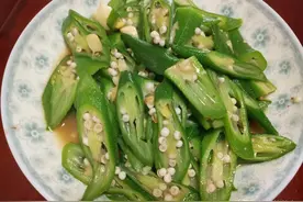 素炒秋葵的家常做法，焯水炒一炒，口感清甜脆嫩，超好吃又下饭图片