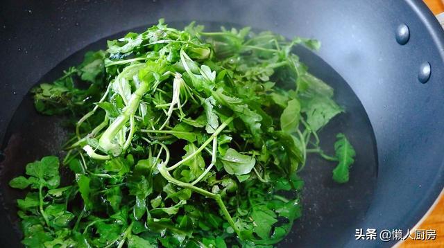 天冷爱吃这道菜，教你马蹄猪肉丸子的做法，猪肉肥瘦选择有小窍门