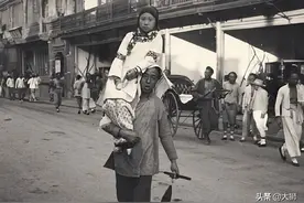 民国时期的风月场真够乱，儿子迷恋风尘女，竟将亲娘贱卖图片