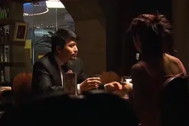美女约男子吃饭，过程男子很是冷漠，没想到闺蜜一出现他就热情了视频封面
