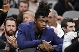 马刺盆栽头揭开发型之秘：强如NBA球员，也曾有过被玷污的童年图片