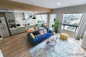 夫妻俩住日式LOFT公寓，全屋温馨敞亮，小空间里也能享受甜蜜生活图片
