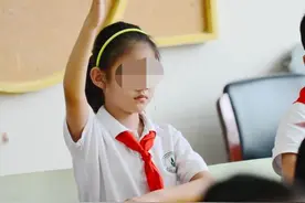 20年教龄班主任直言：不喜欢上课总举手的学生，3个原因现实图片