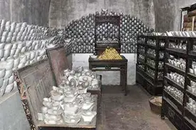 穷亲戚投靠和珅，和珅让他们帮忙晒银子，为何15天后亲戚都全走了图片