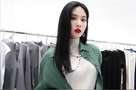 王霏霏真的很懂，口红不掉色的方法有点复杂，但能持妆一整天图片