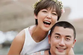 37岁男星官宣结婚！婚纱照郎才女貌太甜蜜，厕所里求婚搞笑又感人图片