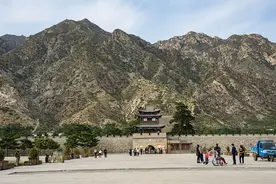 蒙古族“王昭君”贵为三代王后，居住的宫殿，不仅是城池还是寺庙图片