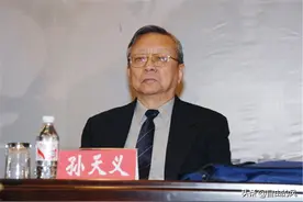 东陵大盗孙殿英，儿子成为精英，他说父亲并没有大错图片
