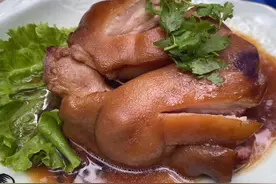 哈尔滨十年老店，小黄鱼28一盘，卤肘子50一只，一不小心吃美了图片