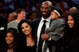 当年科比为何会放弃女星布兰迪，宁可和父母闹翻也要和瓦妮莎相恋图片