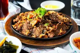 为什么吃饭要吃七分饱？有些人吃得太多，反而吃出一身病！图片