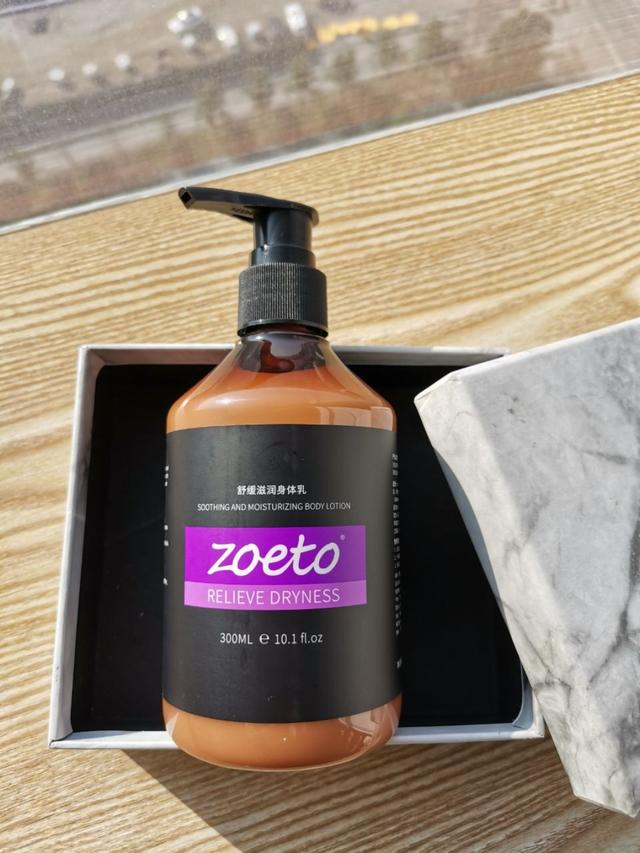 冬天腿上皮肤干燥起皮屑身体乳