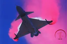 艰难发展几十年，刚刚到达性能巅峰就面临淘汰的新式歼10战斗机图片