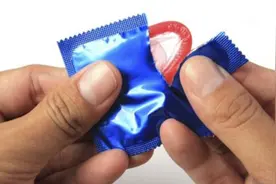 外卖小哥没及时送安全套导致怀孕，外卖公司要负责吗？图片