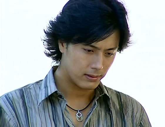 《天桥风云》里的男二,现实中是富家公子,如今是两个孩子的父亲