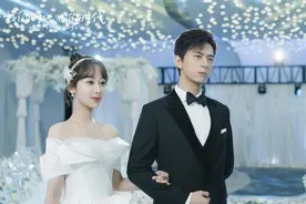 佟年韩商言久违同框，杨紫主动吻了李现，2位已成最甜荧幕CP图片
