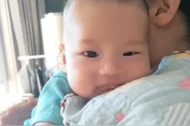 为什么小婴儿“偏爱”竖抱？孩子磨人举动的背后，是变聪明的信号图片