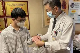 双手总是湿哒哒，18岁少年差点放弃高考！医生：20分钟就能解决图片