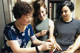 “想吃什么口味的粽子？阿姨给你们做！”宁波这个社区太有爱了图片