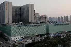 郑州一市民怒气冲冲去某商场投诉，结局亮了图片