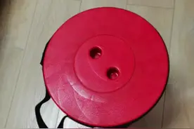 新式“折叠凳”一出，小巧便携，随身携带，想坐就坐，太聪明了图片