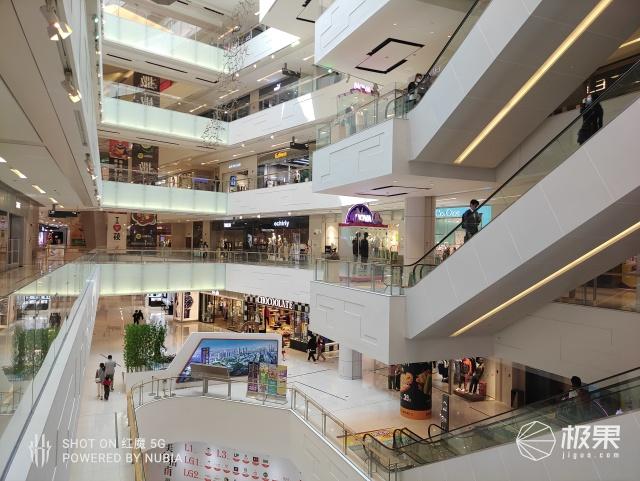 红魔5G暴走开黑，144Hz刷新率爽飞！除了打游戏它还有狠招～