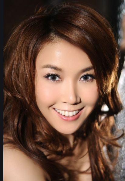 著名歌手王蓉罕见开直播!整个人瘦得都认不出了