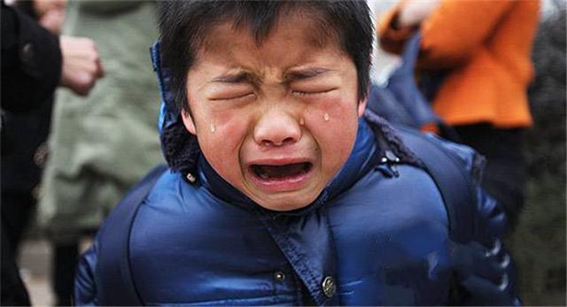 孩子受委屈忍不住哭的时候,憋回去还是哭出来?睿智的父母这样做