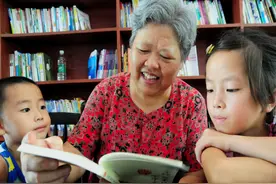 “孙子外孙我都喜欢”，看到老人给孩子准备的礼物，宝妈顿感无奈图片