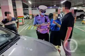 “故意停的”私家车位被占，车主要求对方挪车却收到挑衅纸条：有技术把我卡着图片