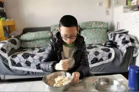 爱“出去玩”和“宅在家”的孩子，10年之后，差距明眼人一看便知图片