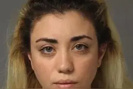 美国25岁美女代教酒后失德，强迫16岁学生发生关系，面临30月监禁图片