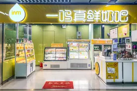 这家族靠鲜奶甜品登陆A股，全国开1699家门店，老板身家49亿图片