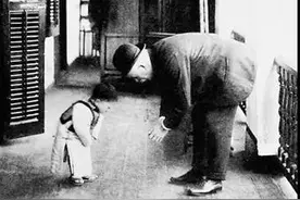 宝宝上幼儿园边哭边鞠躬：如何让孩子成为一个有教养的人？图片