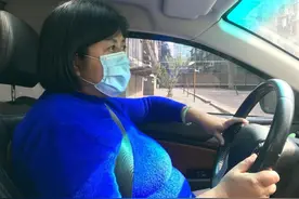 一个50岁的工厂女老板，决定去开网约车图片