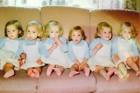 39年前，英国妈妈诞下“娘子军团”，6胞胎女儿同框长大超感人图片