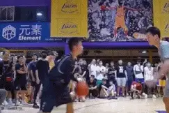 “独臂篮球少年”走红之后，父亲：他压力很大，不适应图片