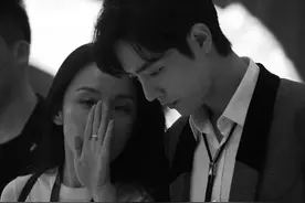 功勋战机被涂上肖战的名字，作为明星偶像，肖战会为粉丝道歉吗？图片