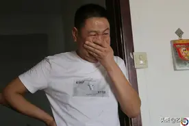 7岁白血病女孩不堪痛苦，爸爸笑着鼓励她坚强，泪水却禁不住滑落图片