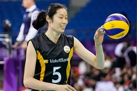 女排世俱杯半决赛：瓦基弗银行3-1击败海滩晋级决赛视频封面