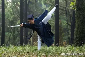 留美学霸拳王练喻轩怒撕武当网红道长陈师行：你擅长剑，咱就比剑图片